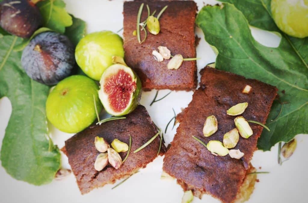 Kastanienkuchen mit Rosmarin und Feigen