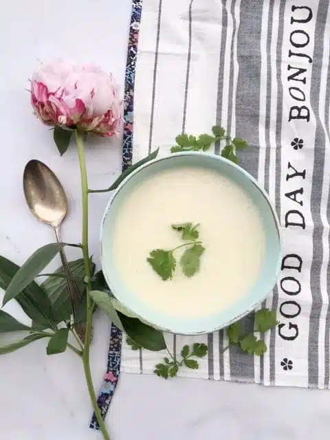 Spargelsuppe mit Kokosmilch und Ingwer